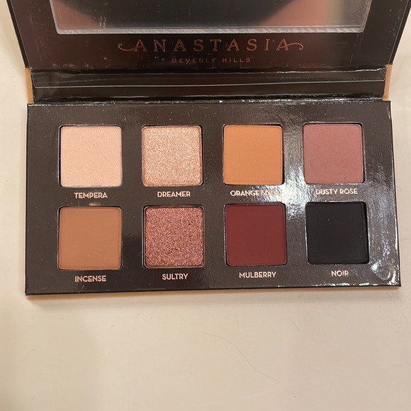 Anastasia eyeshadow - Picture 5 of 5